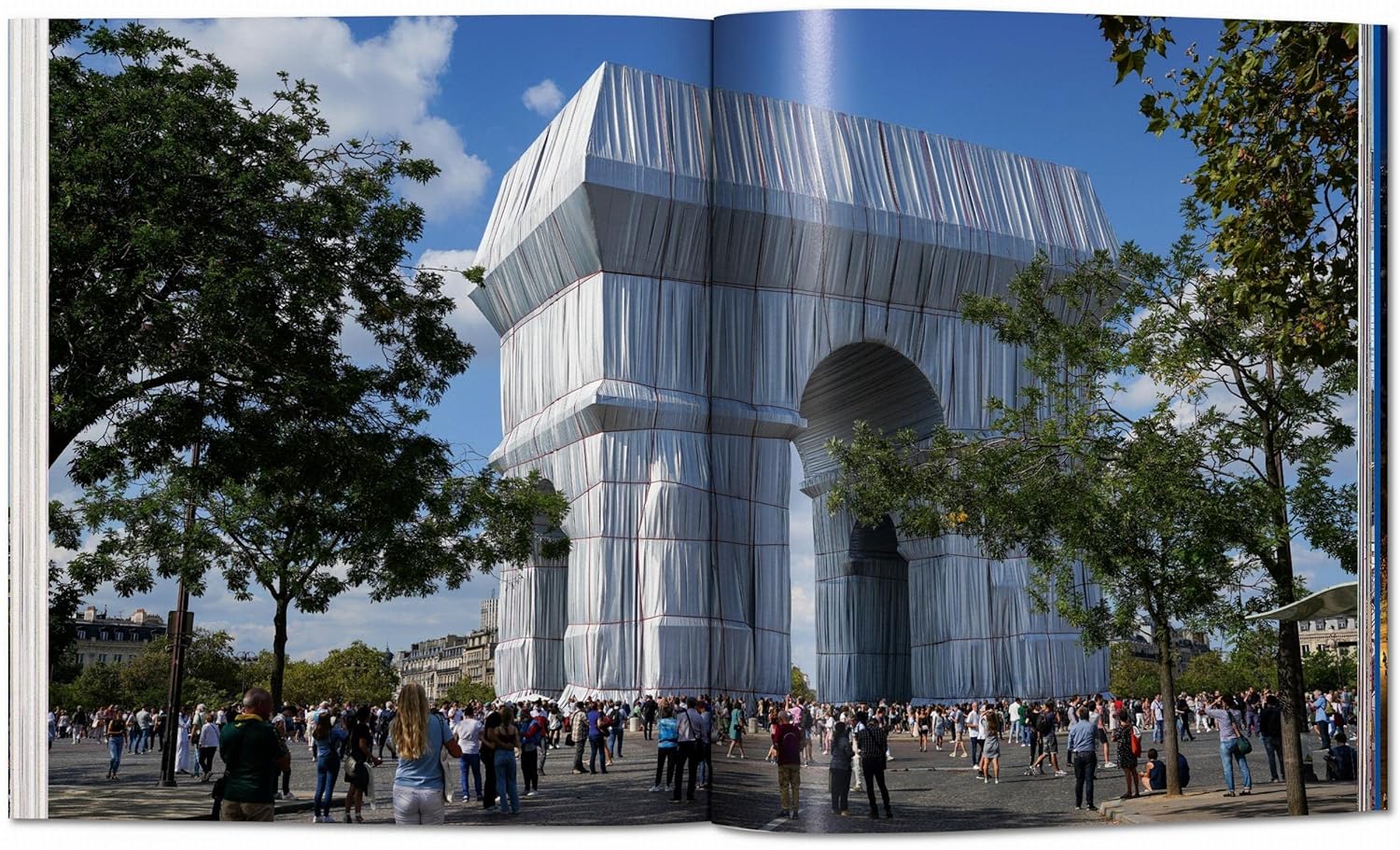 Christo and Jeanne-claude. L’arc De Triomphe, Wrapped - Image 7
